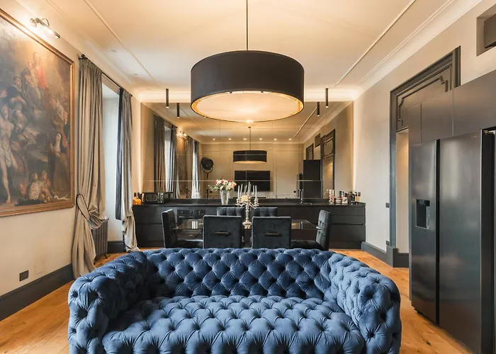 Mega Royal Suite